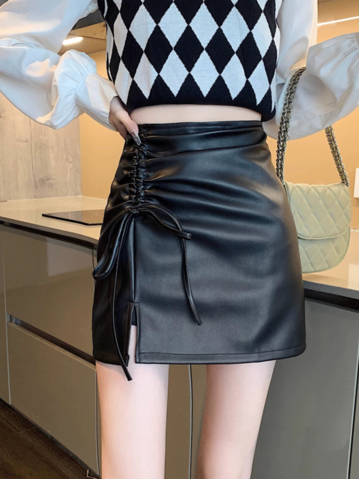 Black Sheath Leather Skirt: Elevate Your Autumn Style with European Chic