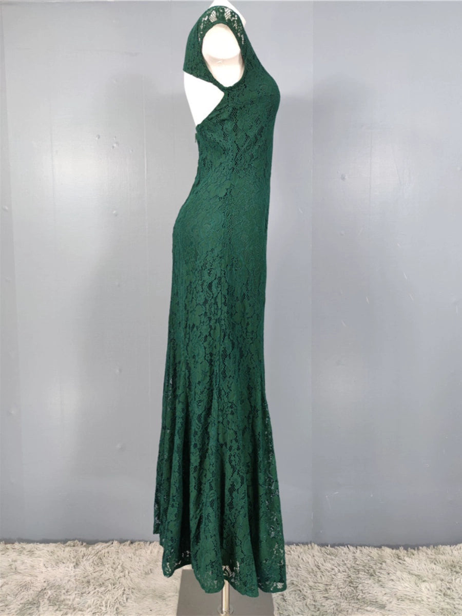 Elegant Lace Wedding Dress: Fishtail Design and Open Back