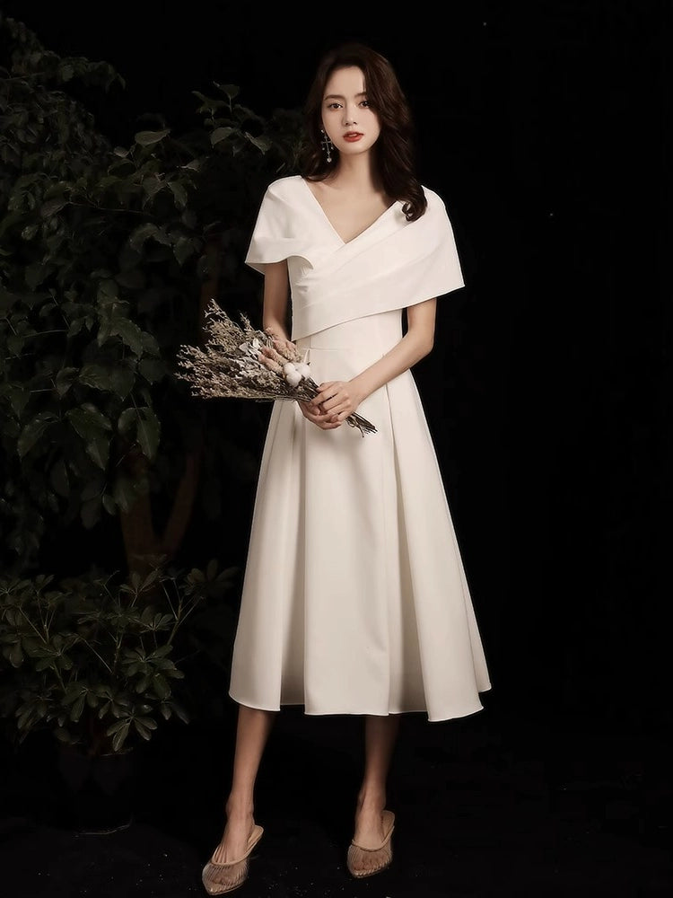 Elegant White Off-Shoulder Evening Dress: Stylish Event Attire