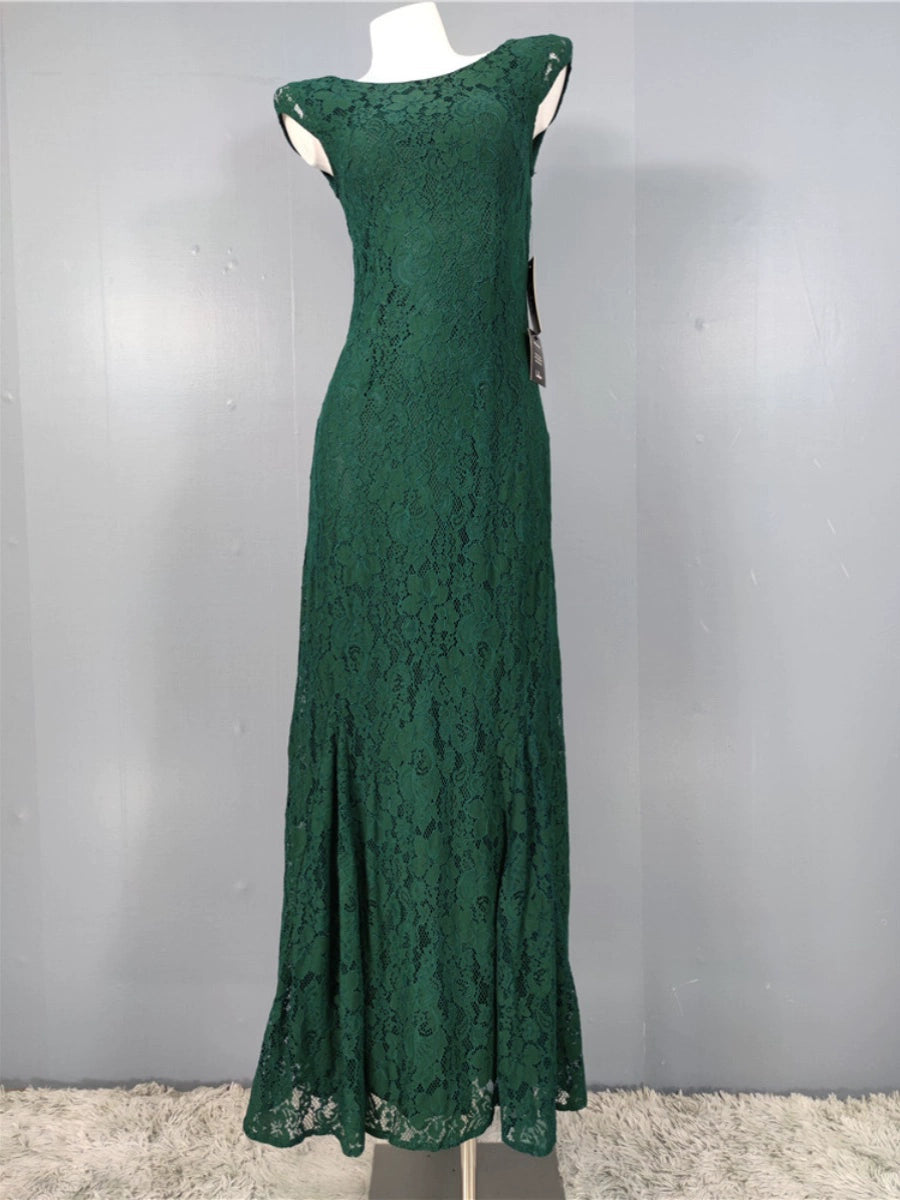 Elegant Lace Wedding Dress: Fishtail Design and Open Back